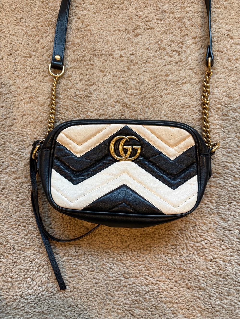 Black and White Gucci Crossbody Bag - Picture 2 of 6